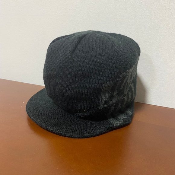 Nike Kids Reversible Peak Beanie - Picture 2 of 5